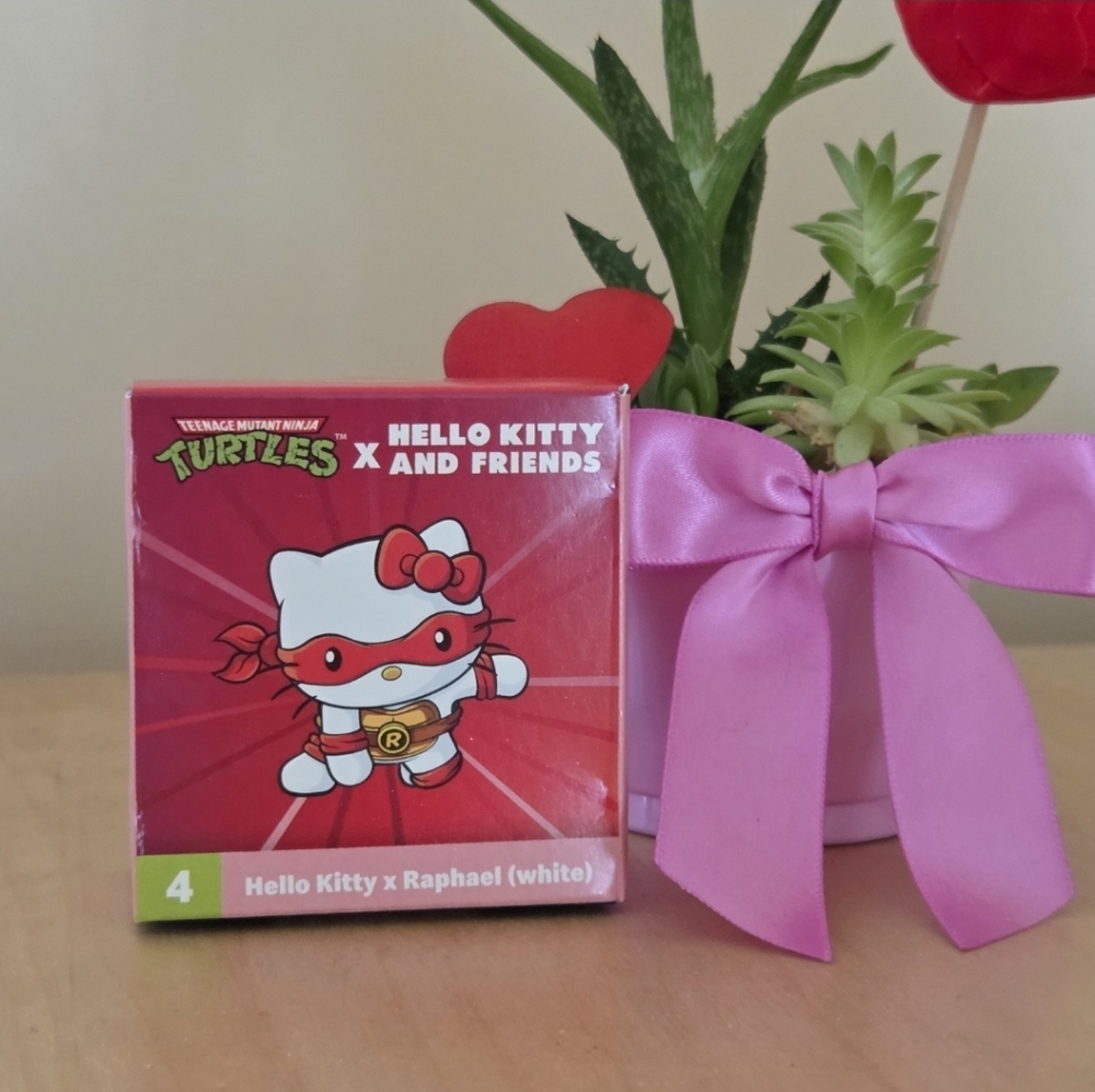 Hello Kitty x Raphael (White) Teenage Mutant Ninja Turtles Figurine Sanrio
